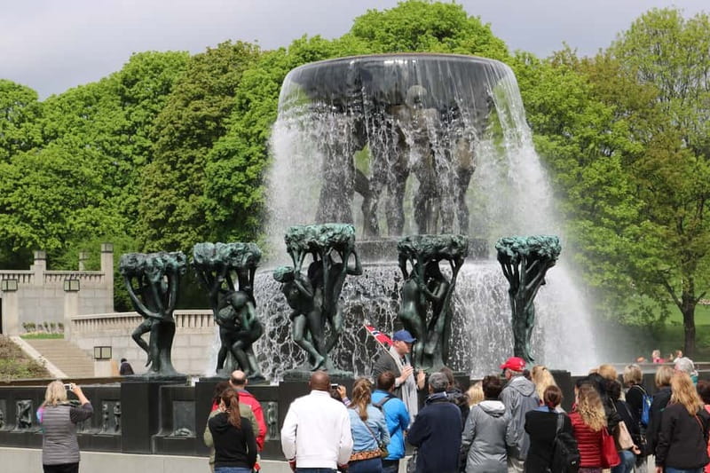 Oslo: Oslo Discovery Tour with 2 Museums Included - Holmenkollen Ski Jump and the city below