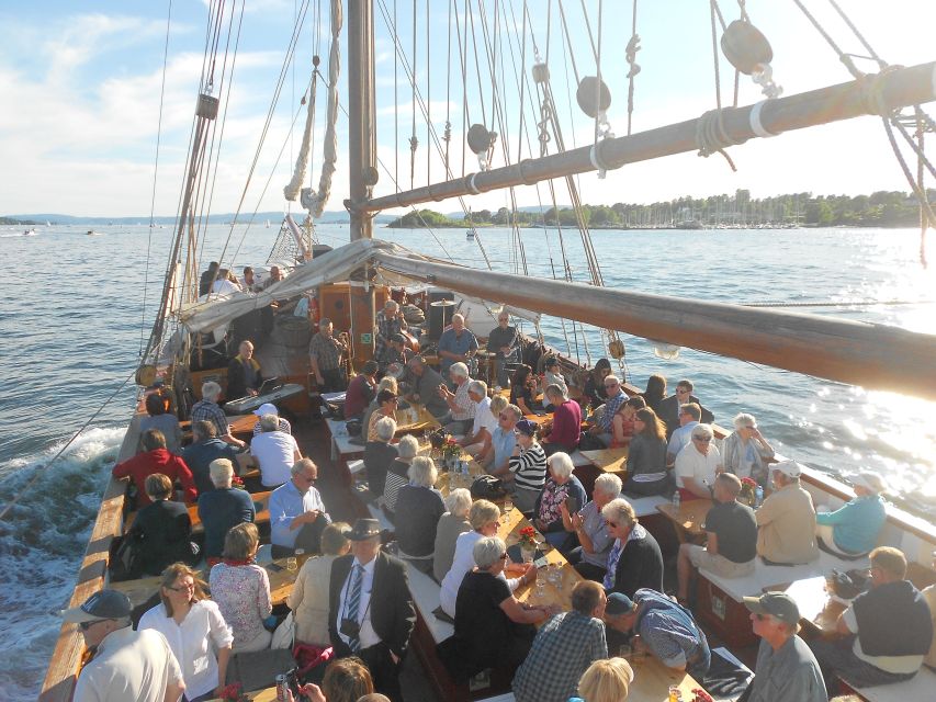 Oslo: Oslo Fjord Cruise with Live Jazz Music & Shrimp Buffet - What the three-hour route gives you