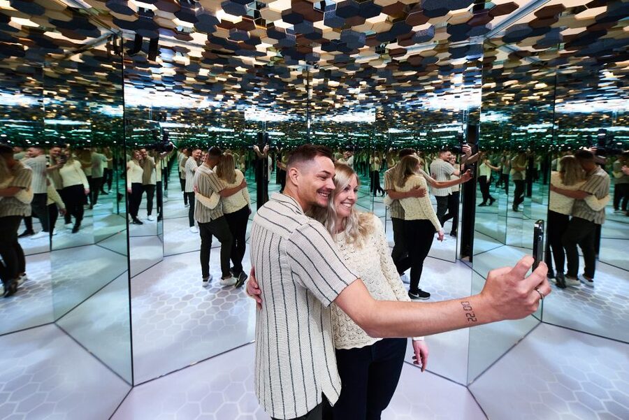 Oslo: Paradox Museum Entry Ticket - Staff, guidance, and the human side