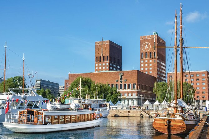 Oslo: Private VIP City Tour by Luxury Minivan with Driver & Guide - A smart four-hour introduction to Oslo