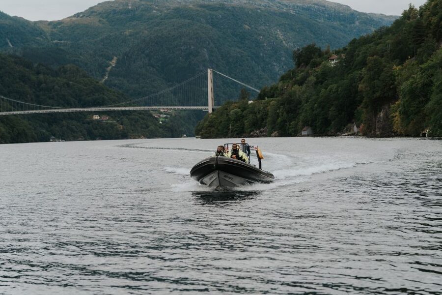 Øystese: Hardangerfjord RIB safari to the Fyksesund branch - Leaving Øystese and crossing Hardangerfjord