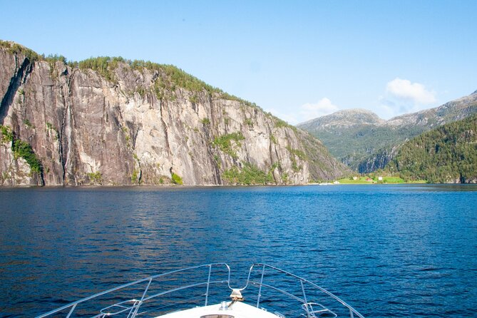 Private Fjord and waterfalls cruise to Modal- Mostraumen - Mo and Modalen: the quietest stop