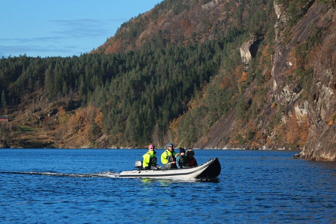 Private Fjordcruise by Luxury Pontoon Boat - Bergen Fjords - Into the quieter fjord country