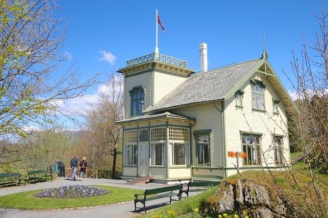 Private Guided City Sightseeing - Bergens Top Attractions - The Fish Market beside Vågen