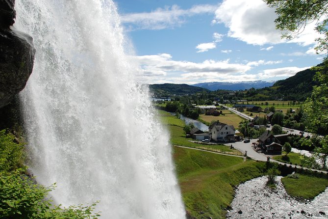 PRIVATE GUIDED TOUR: Folgefonna Glacier & Bondhus Valley from Bergen, 10 hours - The return via Årsnes and another ferry