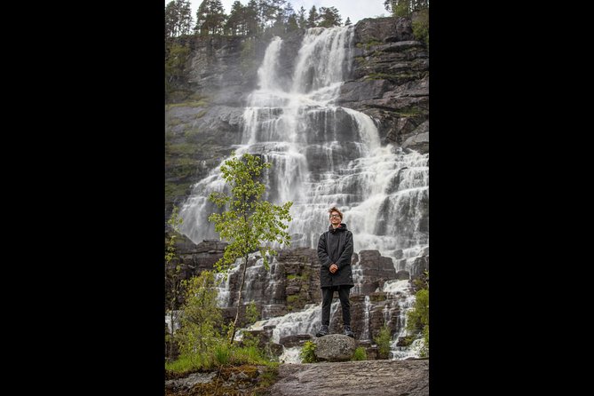 PRIVATE GUIDED TOUR: Highlights of Norway – Trip to the Sognefjord – WINTER - Stalheim’s high views and closed winter road