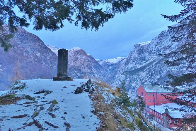 PRIVATE GUIDED TOUR: Highlights of Norway – Trip to the Sognefjord – WINTER - Stegastein as the scenic alternative