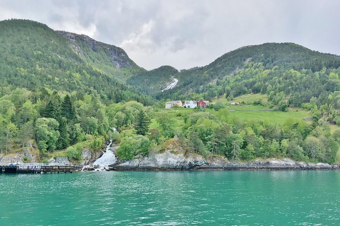 PRIVATE GUIDED TOUR: King of the Fjords – round trip to the Sognefjord, 11 hours - From Bergen to Voss and Tvindefossen