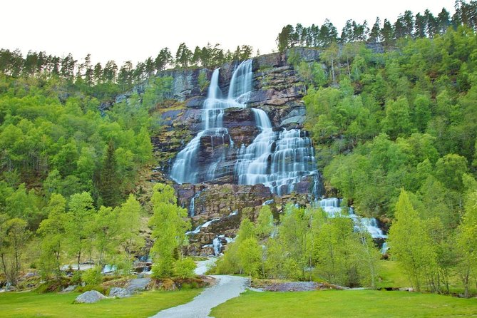 PRIVATE GUIDED TOUR: Norway's Highlights–Viking Special, 11 h - Tvindefossen brings the first major waterfall