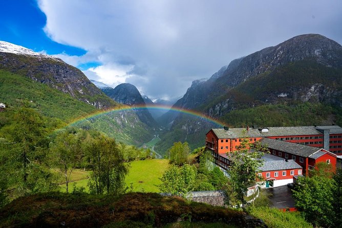 PRIVATE GUIDED TOUR: Norway's Highlights–Viking Special, 11 h - Stalheimskleiva is the road drama of the day
