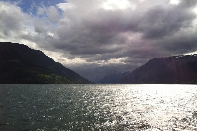 PRIVATE GUIDED TOUR: Queen of the Fjords - tour from Bergen, 6 hours - Route 7 and the first waterfall stop
