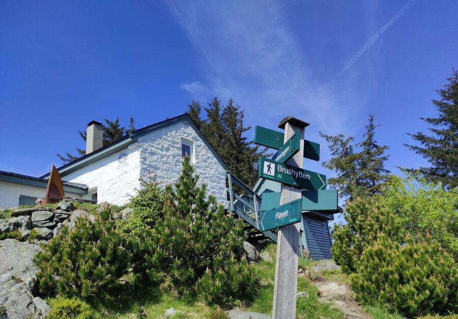 Private hiking tour Bergen mountains like a local - Finding the lake and mountain cabin