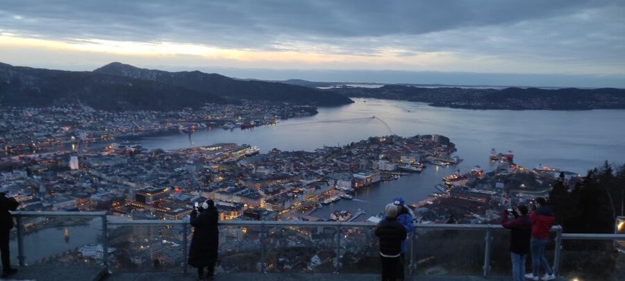 Private hiking tour Bergen mountains like a local - A lookout with changing views of Bergen