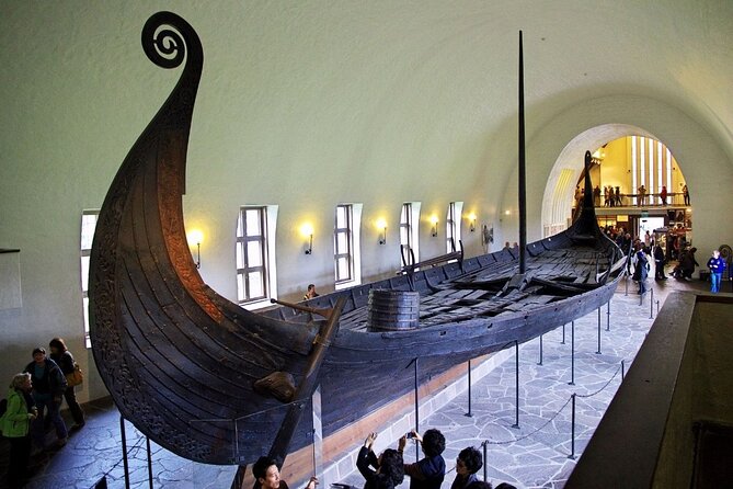 Private Oslo Tour with a Local, Highlights & Hidden Gems, 100% Personalised - The Royal Palace and the 13:30 guard ceremony