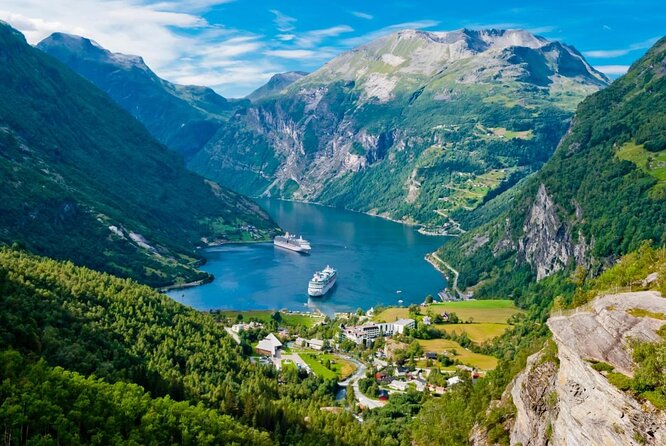 Private tour Geiranger and Glaciers 1 to 15 people - One long day through fjord, mountain road, and ice