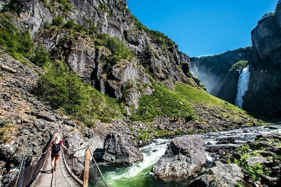 Private Tour-Hardangerfjord, Voss Gondol &4 Great Waterfalls - What the private vehicle changes