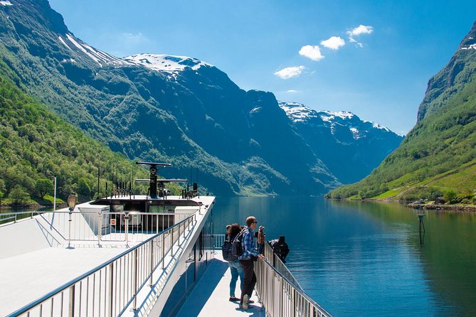 Private tour - Viking Village, Nærøyfjord Cruise and Flåm Railway - Tvindefossen gives you a quick waterfall stop