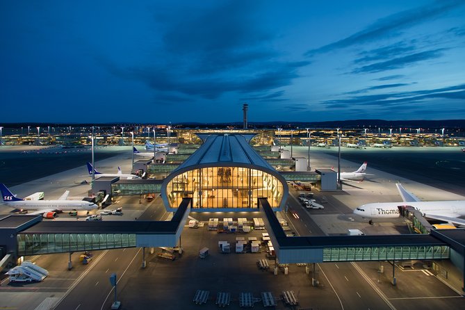 Private Transfer from Oslo City Centre to Oslo Airport - Meeting your driver in central Oslo