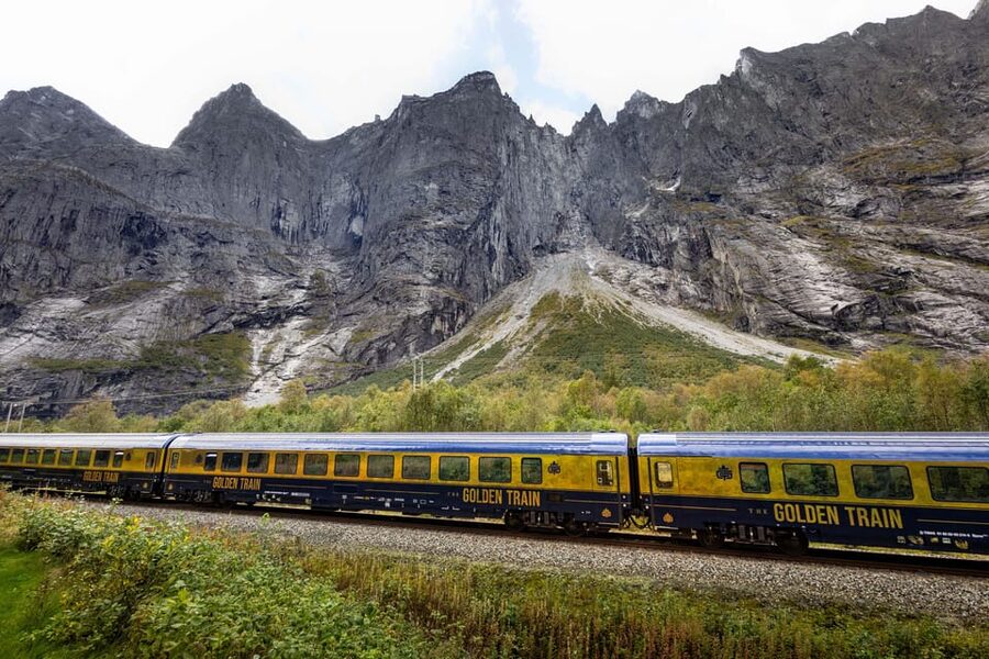 Romsdalen: Rauma Railway Golden Train with Guide - Bjorli gives you 30 minutes to stretch
