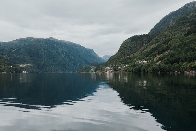 Scenic Hardangerfjord & Fyksesund RIB adventure from Norheimsund - Botnen adds a worthwhile human stop