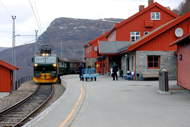 Self-Guided Bergen to Oslo Daytrip With Flamsbana & Fjordcruise - Gudvangen and the change from road to water