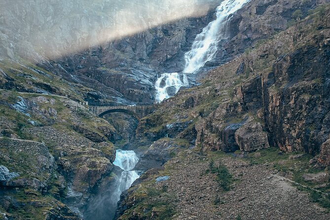 Sightseeing Tour in Trollstigen - Land of Trolls - The Trollstigen Plateau and its 45-minute view