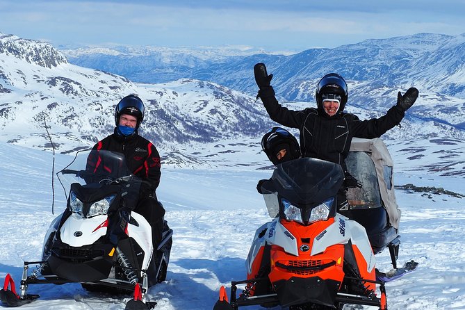Snowmobile safari in the mountain plateau of Finnmarksvidda - Why the small group matters