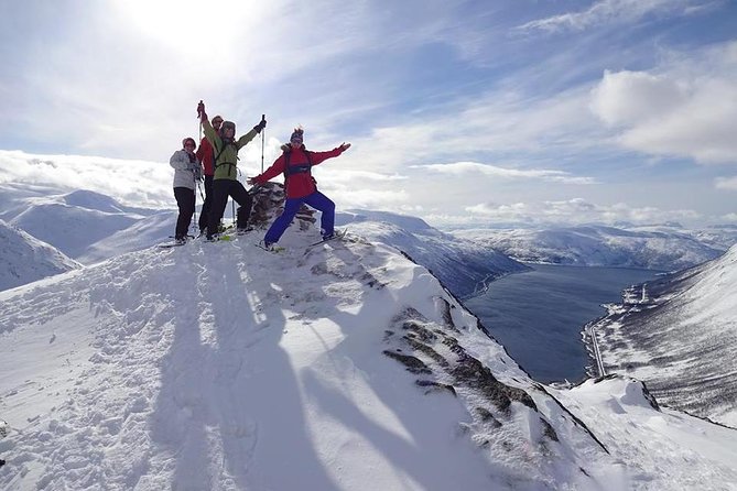 Snowshoe Hill Hike in Tromsø - Learning to use snowshoes before the climb