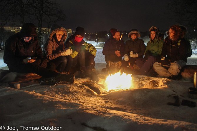 Snowshoe trip with a campfire in Tromso - A campfire with local stories