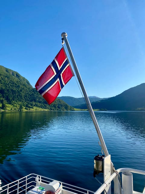 Sogndal: Cozy evening Cruise. Boat tour - No Commentary, Just the Water