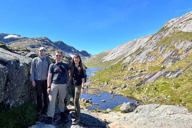Stavanger Kjerag Hike with Guide and Transportation - What the guide adds to the day