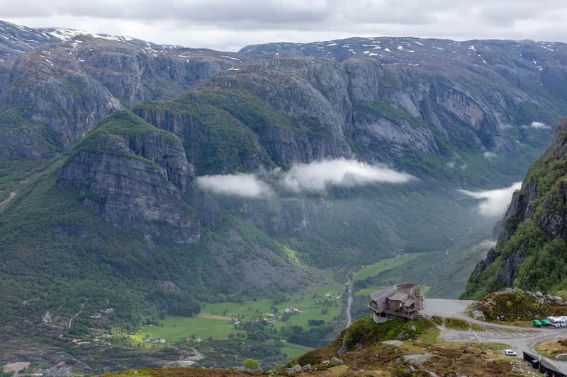 Stavanger: Kjerag Summer Hike with Packed Lunch - The Early Ride Out of Stavanger