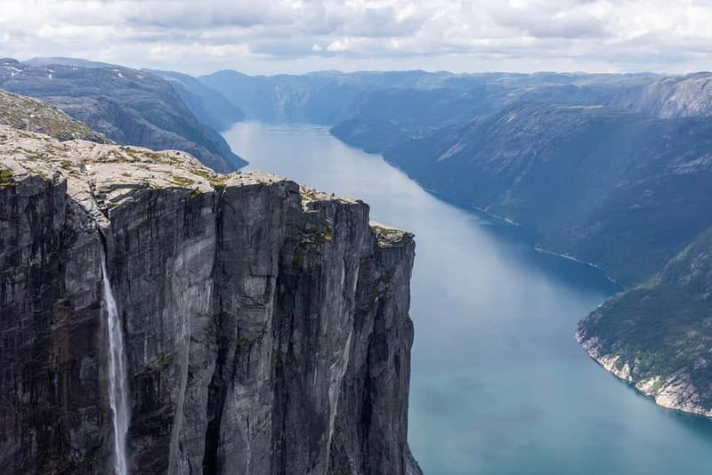 Stavanger: Kjerag Summer Hike with Packed Lunch - Standing on the Kjerag Boulder