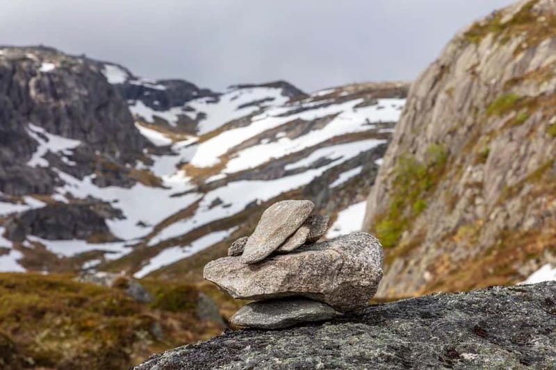 Stavanger: Kjerag Summer Hike with Packed Lunch - Starting at the Eagle’s Nest Trailhead