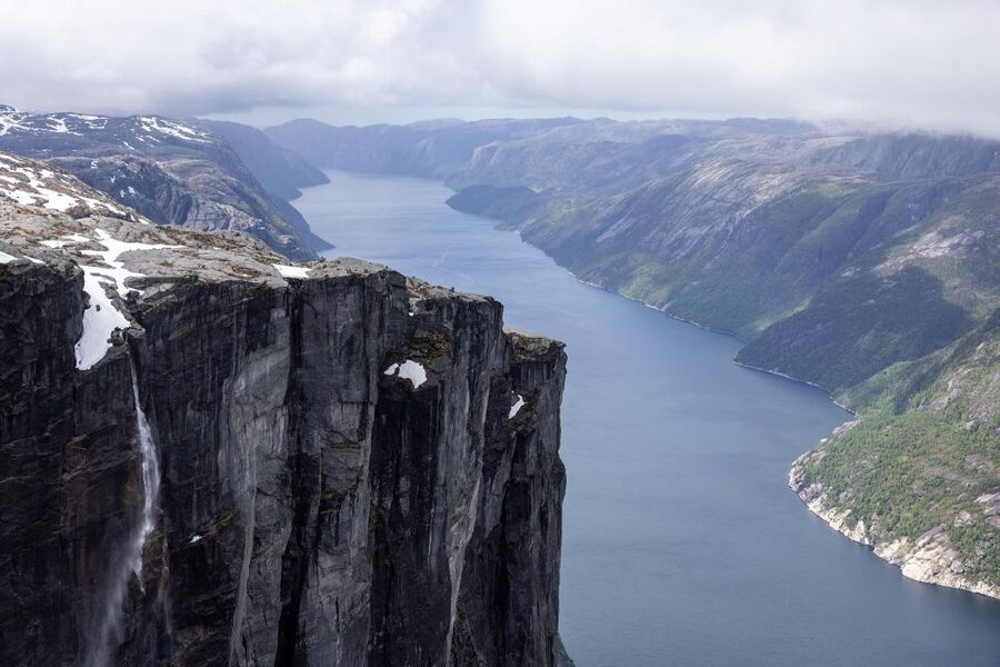 Stavanger: Off-Season Hike to Kjerag + Packed Lunch - What to wear and what you can rent
