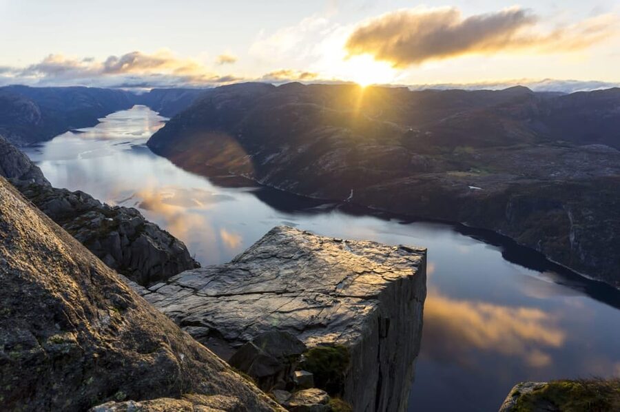 Stavanger: Preikestolen (Pulpit Rock) Hike with Local Guide - Key points before you book