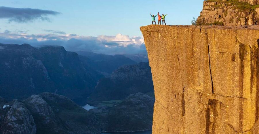Stavanger: Preikestolen Sunrise Hike with Breakfast Buffet - Reaching the 604-meter cliff at first light