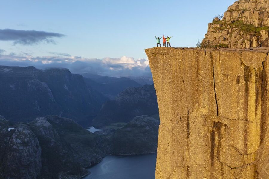 Stavanger: Preikestolen Sunrise Hike with Breakfast Buffet - What the small group adds
