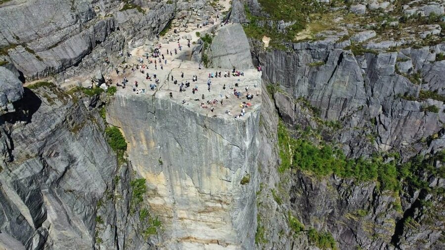 Stavanger: Preikestolen Tour with Guide and Pickup - The 3.8-kilometer climb to Pulpit Rock