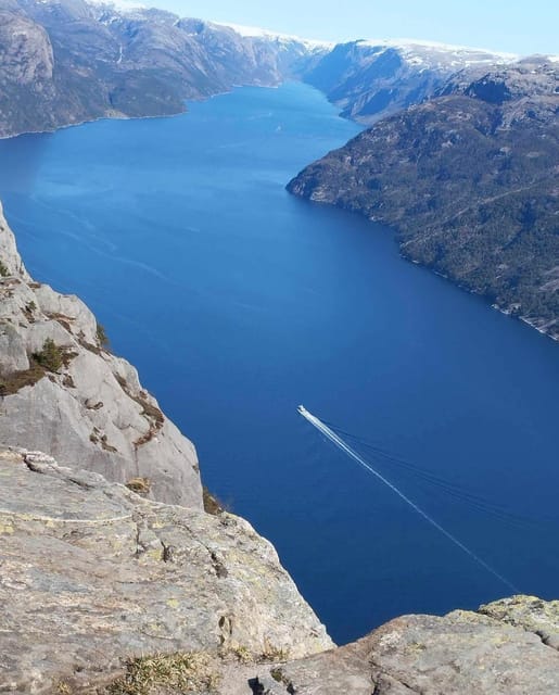 Stavanger: Preikestolen Tour with Guide and Pickup - Why the guide matters on a mostly self-guided hike