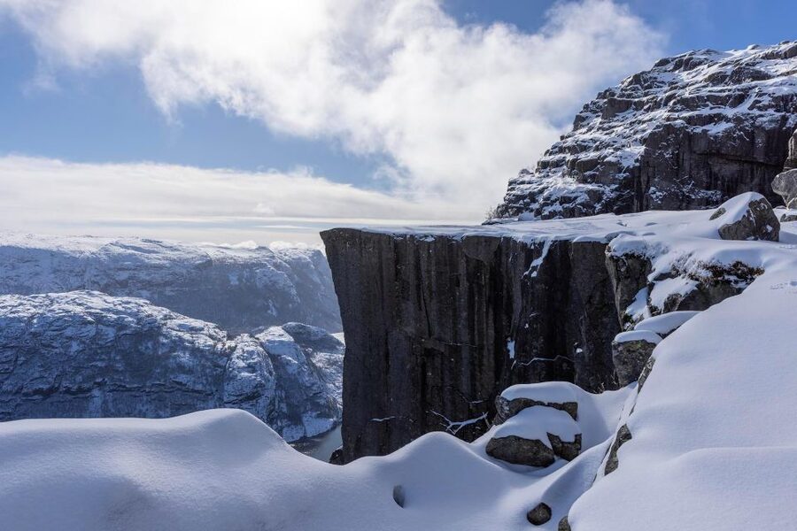 Stavanger: Preikestolen Winter Hike + Hot Lunch - The climb to Pulpit Rock