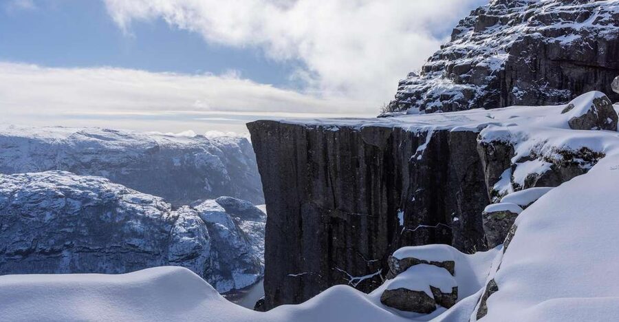 Stavanger: Preikestolen Winter Hike + Hot Lunch - What the $219 price really covers
