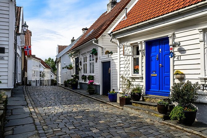 Stavanger Private Walking Tour with a Local - Food advice and the social side of the walk