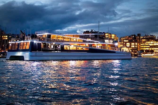 Sustainable Cruise in Oslofjord with audioguiding - Oslo City Hall from the water