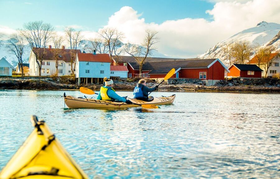 Svolvaer: 2-Hour Winter Kayaking Adventure - Stories, customs, and a closer look at local life