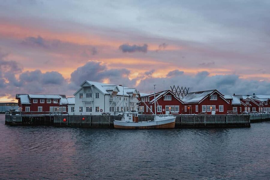 Svolvær: Lofoten Scenic Sightseeing Tour: Half day tour - Haukland Beach is the day’s classic postcard stop