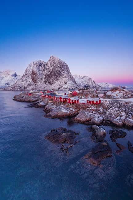 Svolvær: Reine, Hamnøy, Sakrisøy Photo Tour - Hamnøy: red cabins beneath sharp peaks