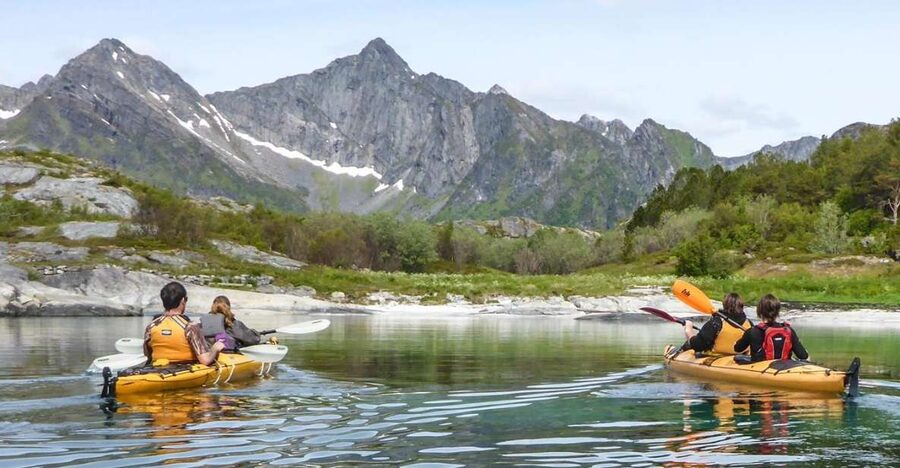 Svolvaer: Sea Kayaking Experience - Paddling among islands, bays, and beaches