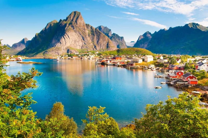 Svolvaer: South Lofoten Top Highlights Photo Tour - Sakrisøy, yellow cabins, and Anita’s Seafood
