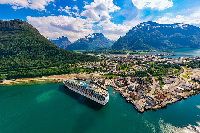 The Golden Train on Rauma Railway in Romsdalen - What happens during the Bjorli stop